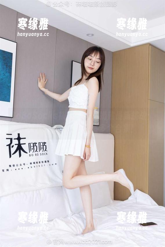 BoBoSocks袜啵啵 - 小奶熊最新挑战：找几双白棉袜，竟然多个合集！