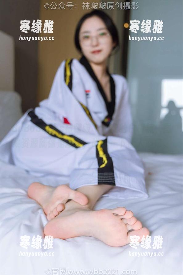BoBoSocks袜啵啵 - 小安的白棉袜，图集资源就像是撩拨，咻的一下让人心痒。