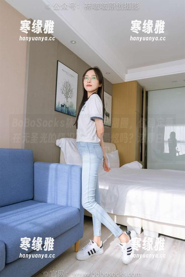 BoBoSocks袜啵啵 - 甜甜圈，你确定要在无圣光的情况下这么酷炫吗？这厚白丝大腿袜绝了！