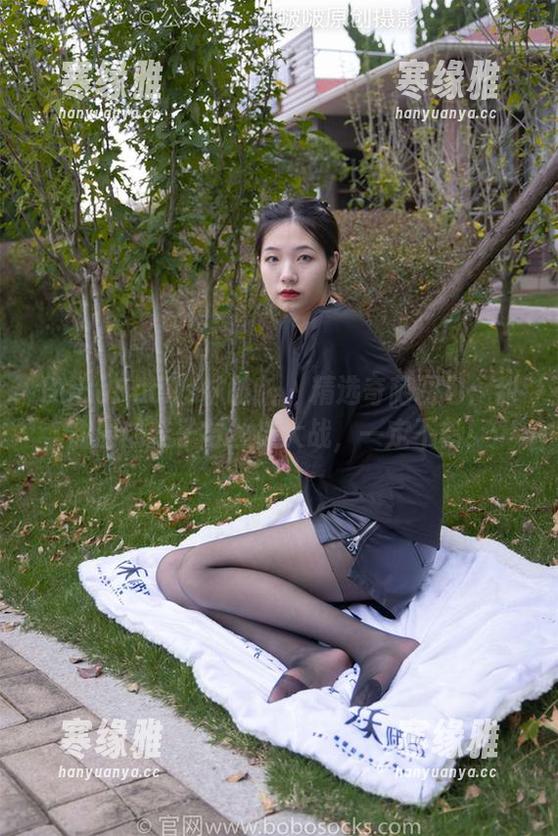 BoBoSocks袜啵啵 - 精选奇葩图包：甜甜圈的鞋子与丝袜大战，一定不错！