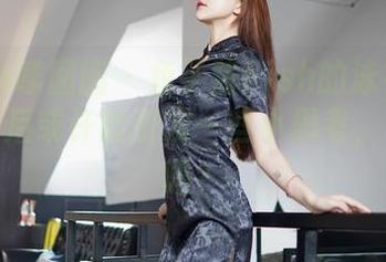 Feilin嗲囡囡 – 鱼子酱Fish的泳衣写真，下载后或许能引发一些小思考，敢试试吗？