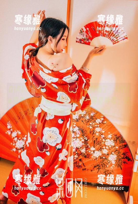 GIRLT果团网 - 粉色让人走得慢了，little贝壳喵的写真原图是让我觉得很神奇，这姿态冲过来的时候，我快迷失了。