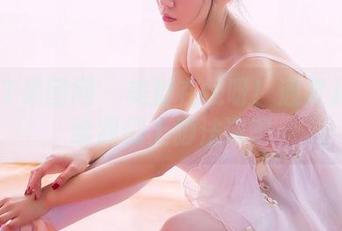 GIRLT果团网 – 美脚在线呀！通灵儿快来给我们上脚法课吧