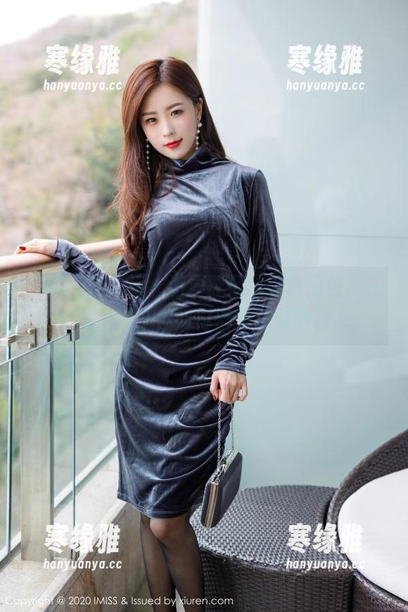 IMiss爱蜜社 - 游潇潇经典黑色图包，在颜值与个性间徘徊的神微妙。