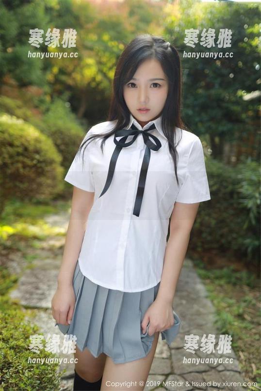 MFStar模范学院 - 黑丝穿行的轻盈：卤蛋luna写真集赏析