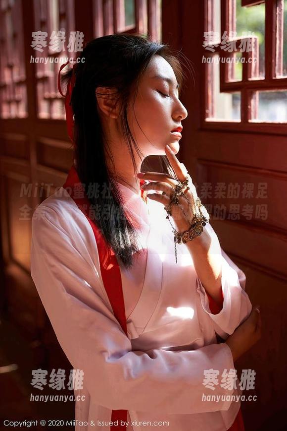 MiiTao蜜桃社-林柔柔 MiiTao蜜桃社 - 你敢相信林柔柔的裸足全集,竟然能引起我对足部护理的思考吗?保养新方向!