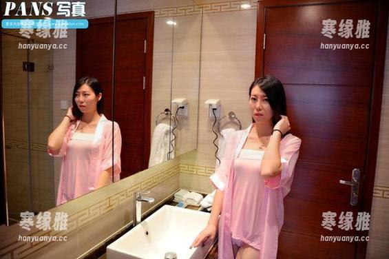 PANS摄影 - 看！佳钰的制服写真，明明就非正统却令人意外动心，无圣光也照样撩人。