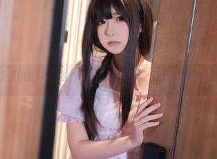 Quan冉有点饿的丝袜私拍，简单又有点色情，但比如说…这不是你想的。