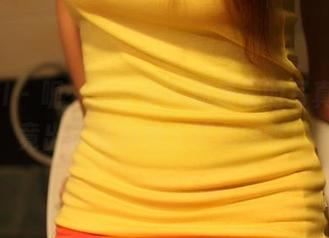 ROSI – 呃…办公室？杨晨晨的写真集，竟出人意料地大胆和随性！