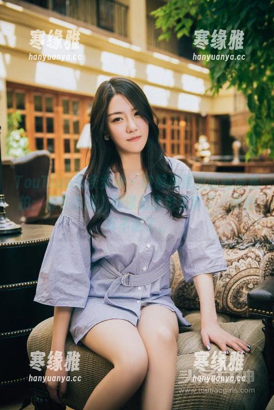 TouTiao头条女神-周熙妍 TouTiao头条女神 - 破解周熙妍的制服私拍:那件衣服,好像把我也套牢了,图包真不得了。