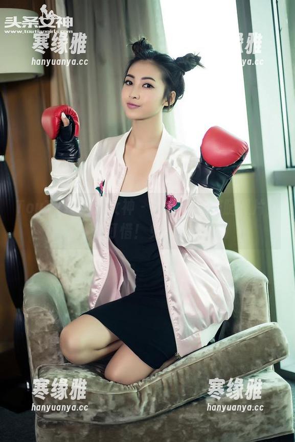 TouTiao头条女神-陈怡曼 TouTiao头条女神 - 陈怡曼的美腿照片,不看可惜!免费送上哦