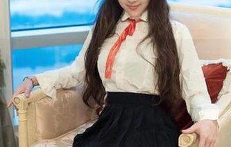 TuiGirl推女郎 – 王依萌的高清运动！难道是天生的运动员？还是不小心摔了一跤？
