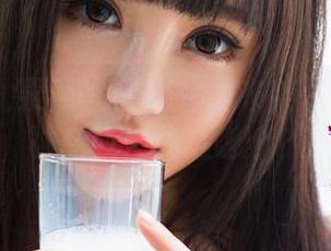 UGirls尤果网 – 套图中的布莱尔昆娜：丝袜和我，你选哪个？