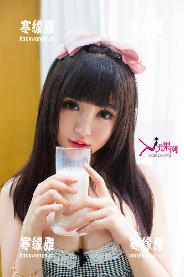 UGirls尤果网 - 套图中的布莱尔昆娜：丝袜和我，你选哪个？