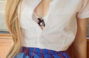UGirls尤果网 – 谁说奶牛只会低头吃草？景思晴的图片引发一场下载热潮！