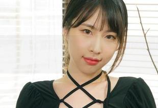 在Uhye(이유혜)的比基尼美图合集里，夏日的烦恼都被抛到脑后了