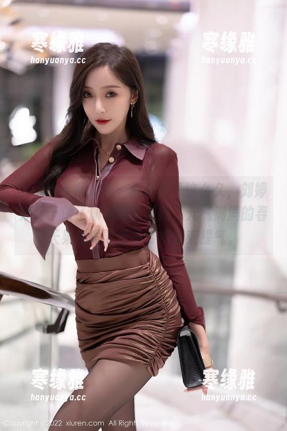 Xiuren秀人网-刘婷婷 Xiuren秀人网 - 白白等了这么久,刘婷婷终于做了旗袍写真更新,元气满满的春天果然需要借助传统装束提气。