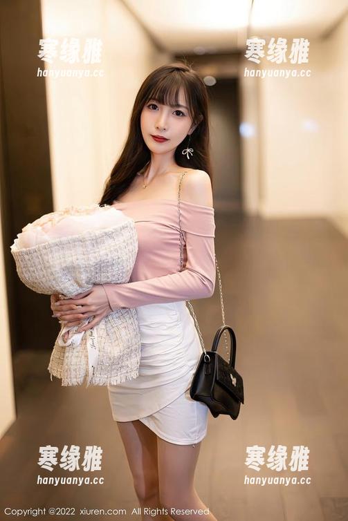 Xiuren秀人网 - 制服萌态图集：周井空带你见识‘严肃’以外的另一面！