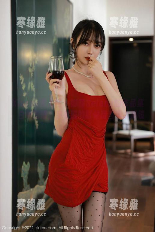 Xiuren秀人网 - 娜露Selena的作品集：白中透嫩，穿衣服的时候请自带太阳镜！