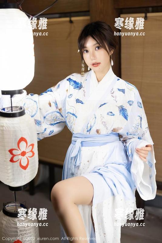 Xiuren秀人网 - 果果Nikki眼镜漫游记：没有眼镜的禁忌，看原图前可能要先吃点东西！