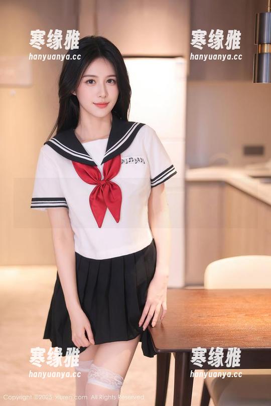 Xiuren秀人网 - 糖豆sisi的美腿分享：腿细得我都想问她是怎么做的