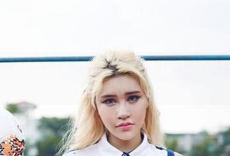 YouWu尤物馆 – 双马尾，孟狐狸FoxYini的照片合集，完全变成女高中生的春天。