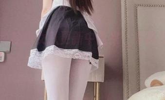 at鲨鱼的少女从更新中走来，看得我眼睁睁