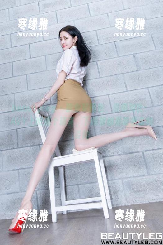 beautyleg - 职业装图包，鲜明对比：AVY上班是个精英，下班却都是吃薯条的姿势