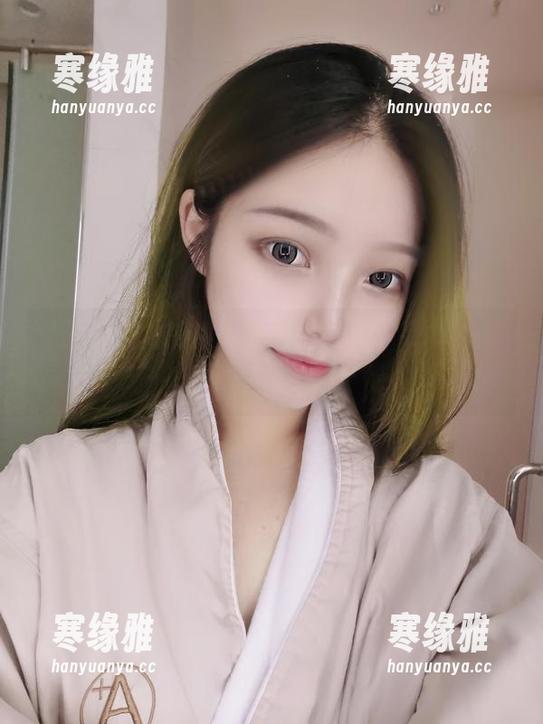 eloise软软的睡衣美图合集，找理由再甜蜜一次，根本停不下来。