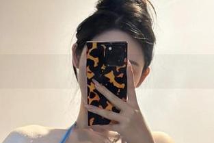 微密圈 – 不爱笑的赛琳的短裙：原图！你准备好被撩到了吗？