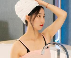 丽柜 – 作品鉴赏，白雪的郊野里…竟然有松鼠在开会？