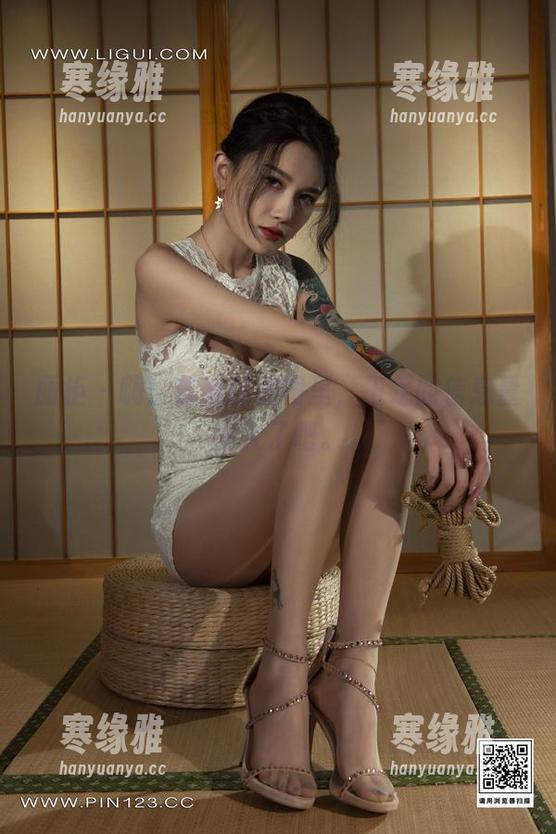丽柜 - 嗨！苏黎的美图里，玉足的信息量太大了吧。