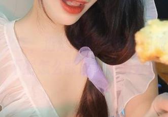 九言开火车，沿途逢的美图都想被收藏成壁纸，不然怎么能满足我的分享欲呢？