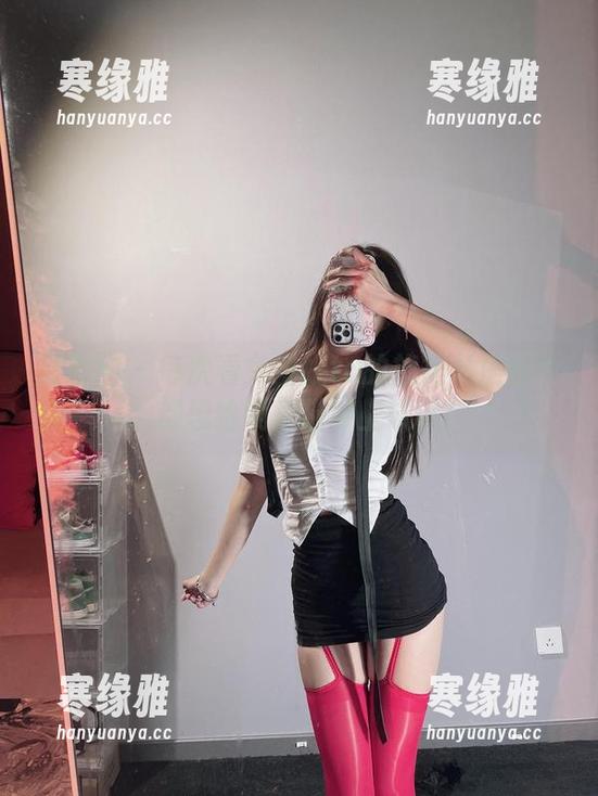微密圈 - 每次看兔宝妮to的旗袍私房图片，都想给我家猫穿上试试！