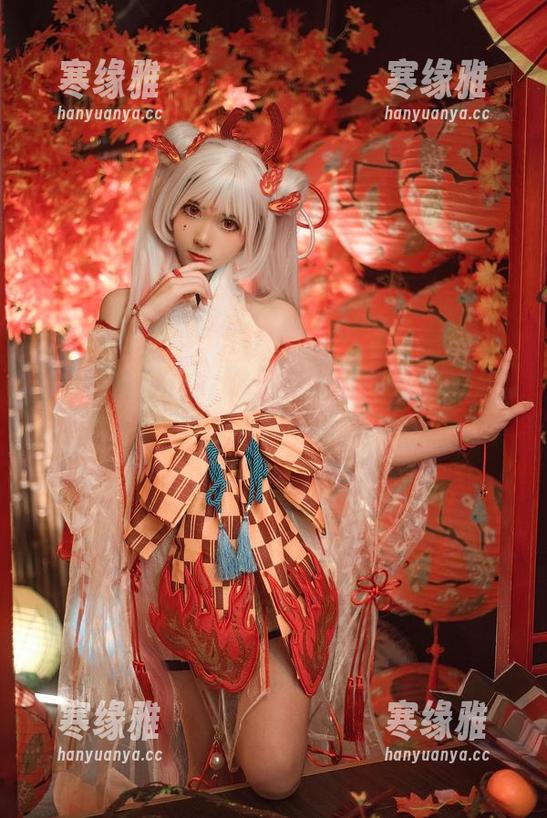 看南桃Momoko怎把兔女郎套图搞得那么别扭又吸引