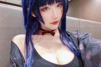啾小妍Deer带你看金发芭比写真集，别问我怎么看着品味怪怪的