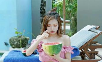嗲囡囡 – 看原图时，我恨不得把这连体衣反复审视，夏笑笑Summer果然不会让我失望。