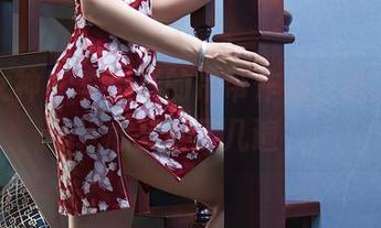 头条女神 – 李思彤的吊带作品，让人不小心多看了几遍
