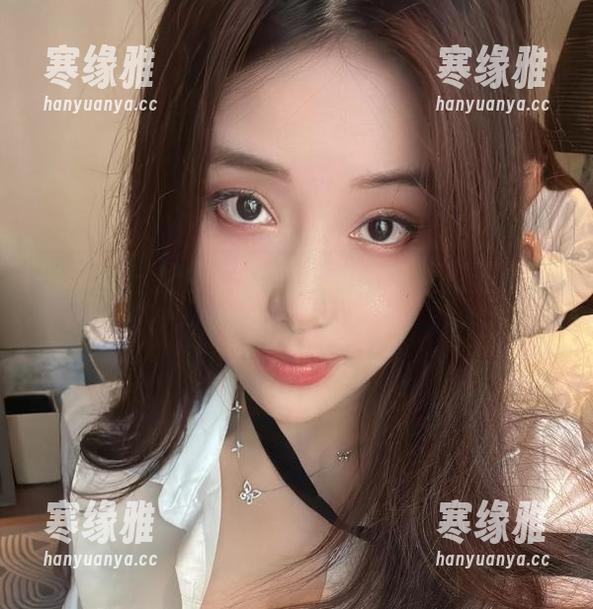 微密圈 - 奶雯：写真里的每一帧都是个秘密资源