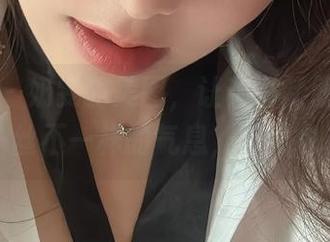微密圈 – 奶雯的美图，让秘书制服隐隐透出一丝不一样的气息，壁纸也羡慕