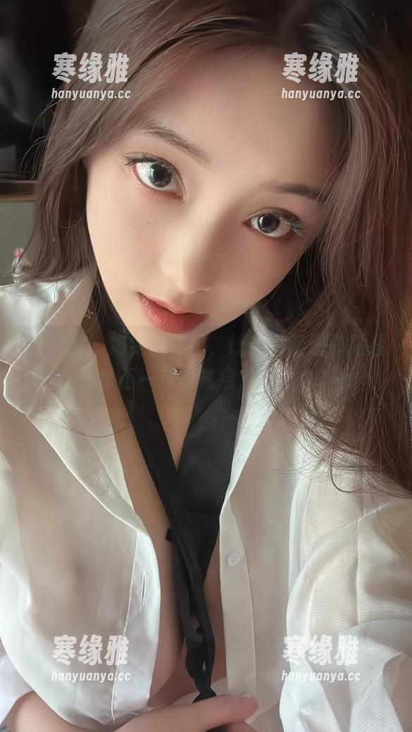 微密圈 - 奶雯的美图，让秘书制服隐隐透出一丝不一样的气息，壁纸也羡慕