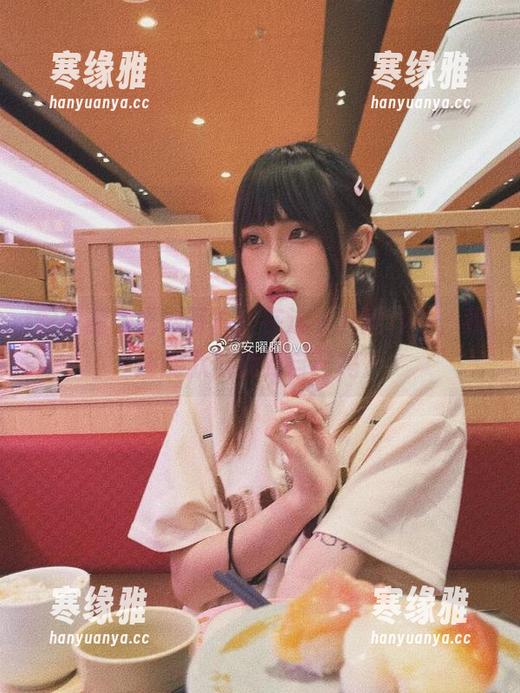 安曜曜 安曜曜的婚纱写真:在这一片婚纱中,我还能默默找到自己吗?