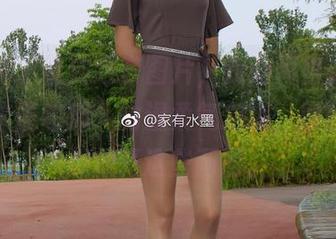 微密圈 – 看到这套图片，我脑海里浮现“家有水墨老师”的温柔气息哦，原图我不想放开这些画面。