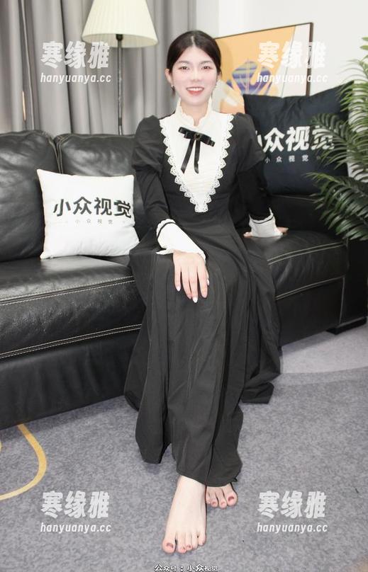 小众视觉-惠子 小众视觉 - 惠子又出新作了,黑白作品集大更新,猜猜哪个角落藏着意义?