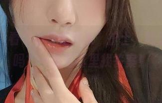 微密圈 – 看“小玉吃果冻”护士，能治我单身吗？一组写真里找答案！