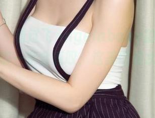 尤果网 – 看过飞Angelababy的泳池照片后，你一定会感叹：这美图是水灵灵的！