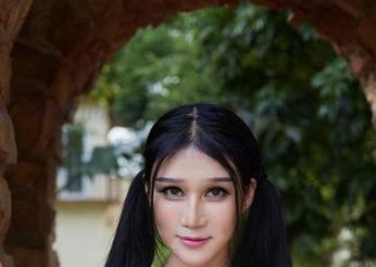 尤物馆 – 哟，FoxYini孟狐狸又为我们更新奶牛合集，不知道她还有多少魔性包袱？