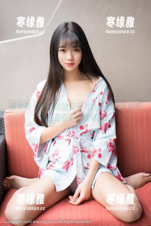 推女神 - 佟蔓的瑜伽图片合集：是坚持在练还是在做柔软体操？