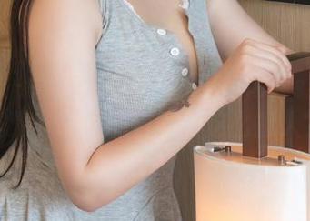 推女神 – 争取一份黄歆苑chobits的私拍资源，哪里的白衬衫这么撩人？