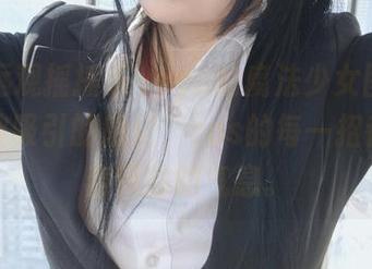 直接远观摇摇乐yoyo的魔法少女图集就有种被吸引的感觉，cos的每一招都跳动着特别的气息。